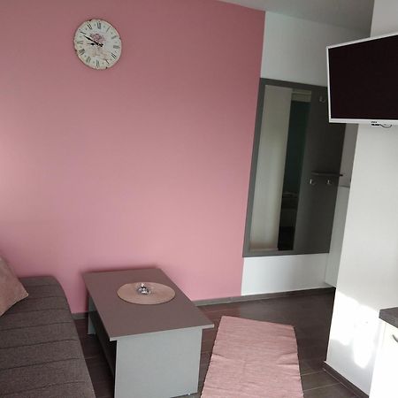 Apartmani Verica Karlobag Exterior photo
