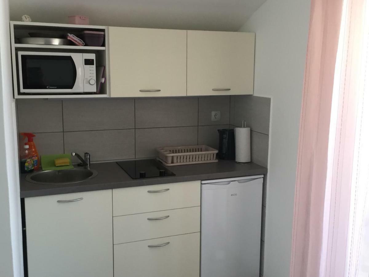 Apartmani Verica Karlobag Exterior photo