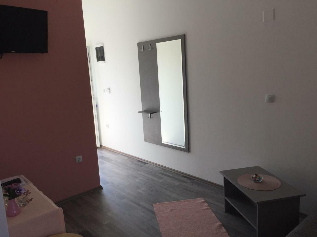 Apartmani Verica Karlobag Exterior photo